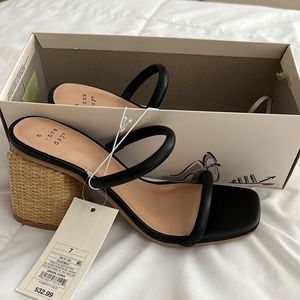 A new day sandal, size 7